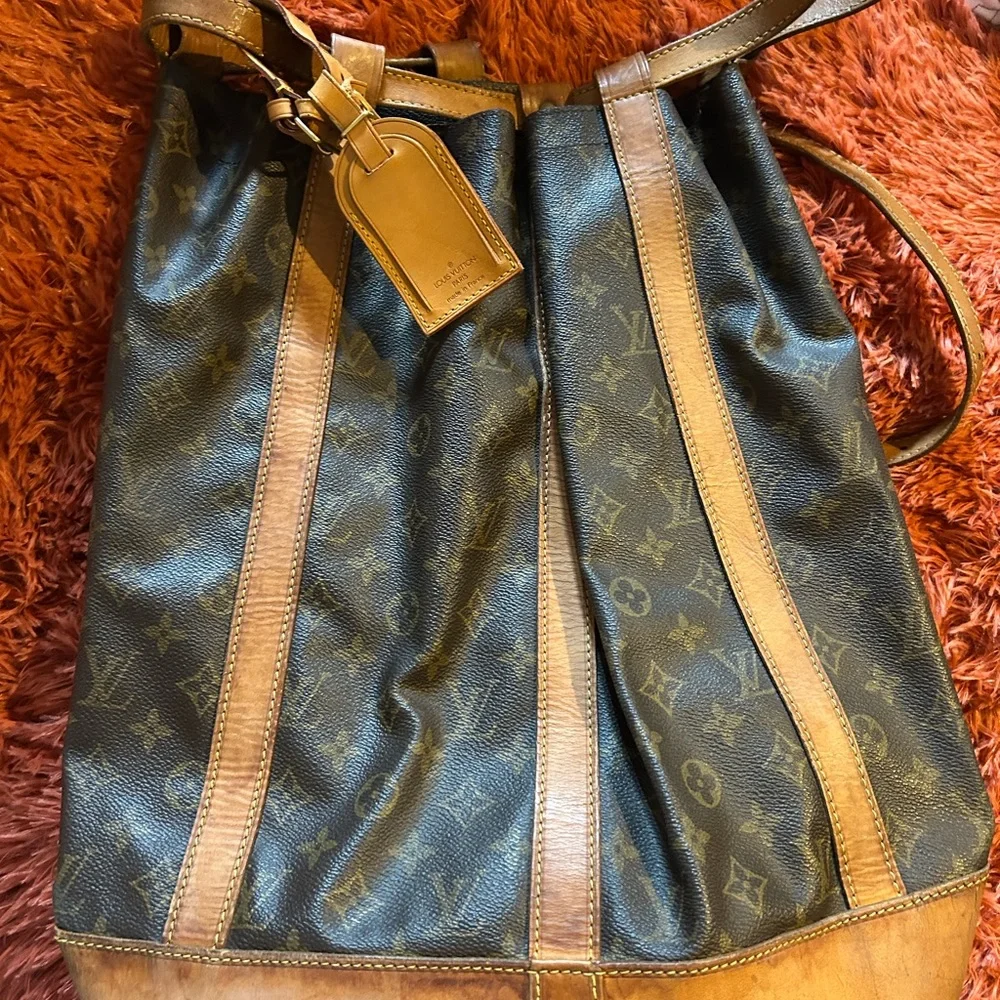 Louis Vuitton Brown Duffel Bag with Iconic Design - Picture 6 of 11